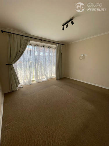 Excelente Casa Aislada En Arriendo De 5d,4b En Padre Hurtado