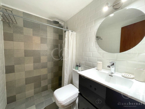 Imagen 7 de 14 de Apartamento En Venta A Una Cuadra Del Mar, Reciclado Y Con Parrillero Propio.