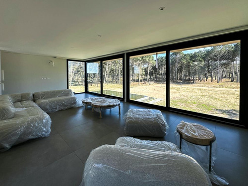 Casa En Venta Primera Linea Al Mar Punta Del Este (ref: Bpv-10119)