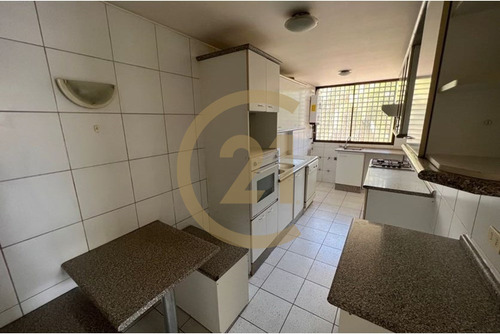 Departamento Cercano A La Rotonda Atenas
