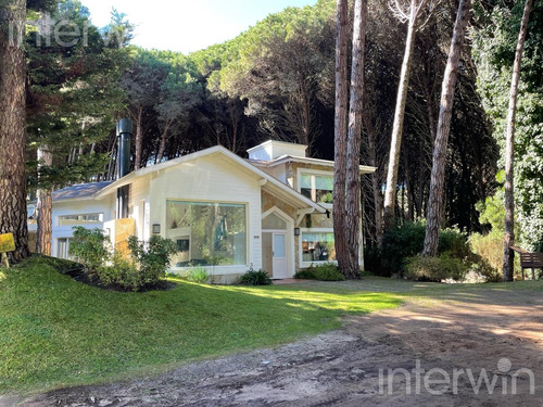 Casa - 5 Ambientes Con Pileta Y Cochera - Costa Atlantica - Carilo - Venta