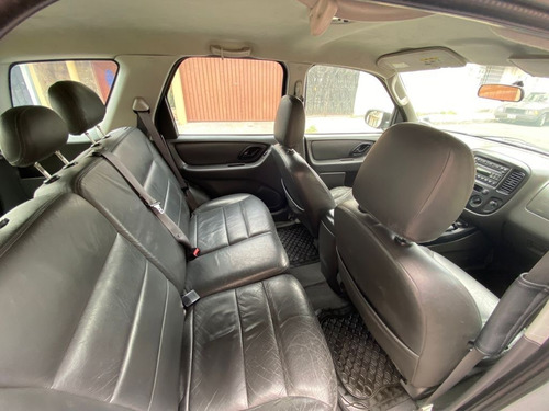 Imagen 7 de 13 de Ford Escape