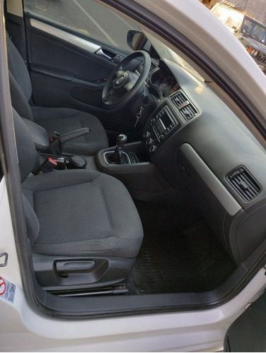 Imagen 10 de 19 de Volkswagen Vento 2014 2.0 Advance I 110cv