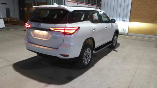 Imagen 3 de 6 de Toyota Sw4 2021 2.8 Srx 177cv 4x4 7as At