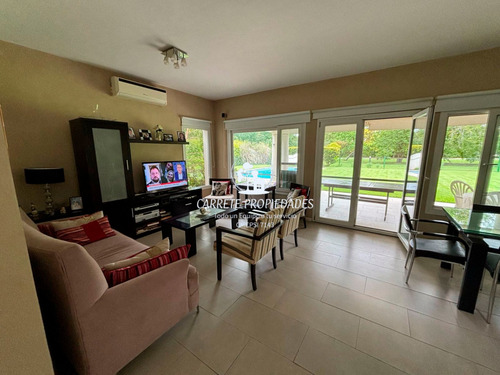 Casa En Venta Los Jazmines De 3 Dormitorios Y Dependencia. Pilar Del Este.