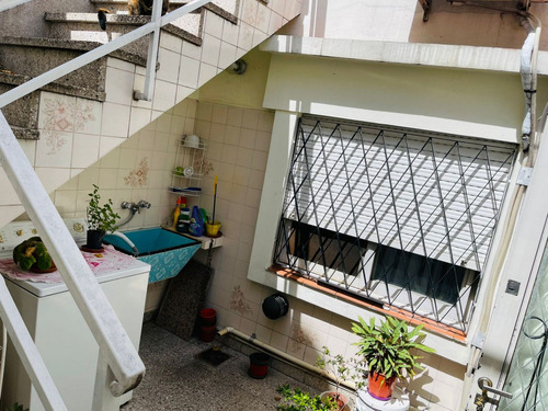 Casa Con Local Y Garage - Amplio Jardin Con Parilla