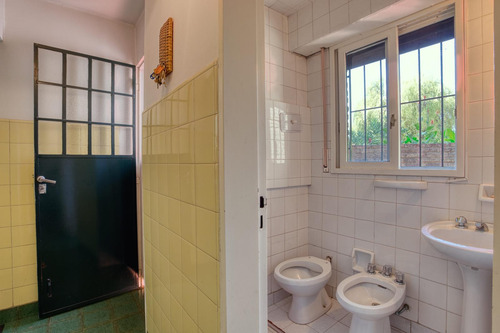 Casa Venta Fisherton 4 Dormitorios Patio Parquizado Cochera