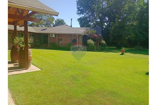 Venta De Hermosa Parcela Con Gran Casa Con Cava!!