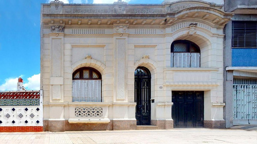 Imagen 1 de 27 de Venta Casa - La Plata