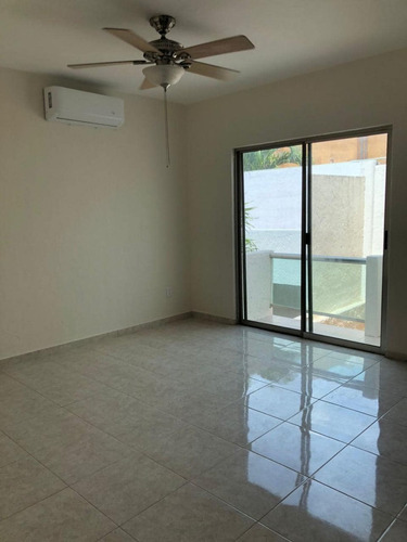 Casa En Venta En Av Las Torres