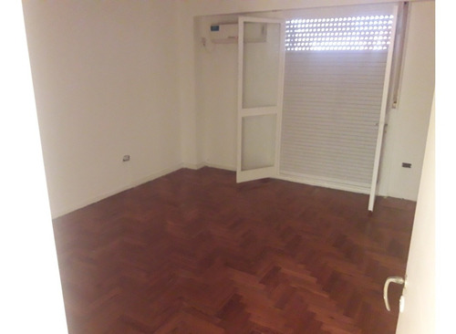 Imagen 8 de 14 de Alquiler. Casa Grande Dos Pisos Con Garage En Santos Lugares