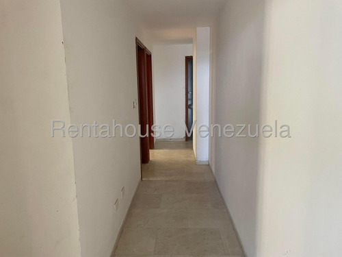 Apartamento En Venta En Avenida Lara Barquisimeto, De Inversion, Amplios Espacios Jrh 25-13367