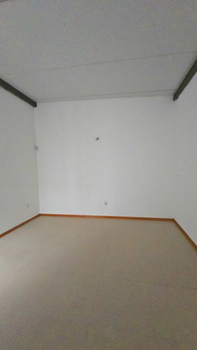 Casa En Tres Cruces, Con Renta De $ 32.000/mes Con Garantía Anda. A 1 Cuadra De Bulevar Artigas Y 2 Del Shopping Y Terminal