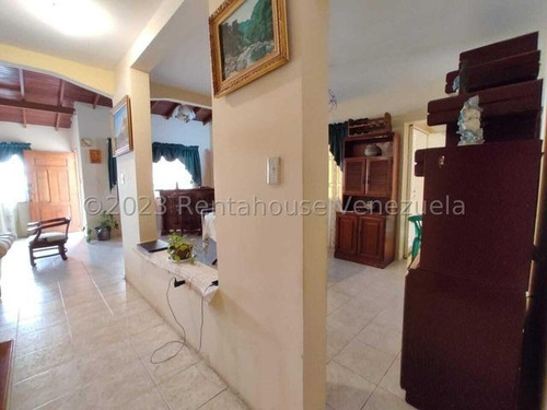 Imagen 10 de 27 de Amplia Casa En Venta Urb. Piedra Pintada La Victoria 23-18371 Ejc 04243439046