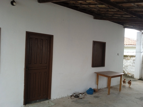 Casa Dois Quartos Amplos,sala Banheiro,cozinha,garagem Três