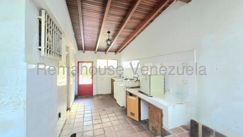 Casa En Calle Cerrada En Venta, Urb. El Marques
