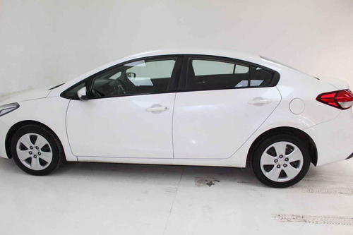Imagen 8 de 13 de Kia Forte Sedan 2018 4 Cilindros