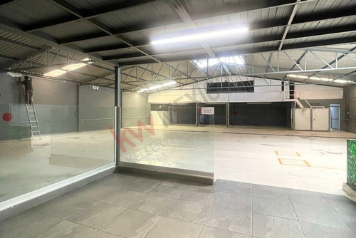Local Comercial En Renta De 720 M2 Sobre Bernardo Quintana, Querétaro