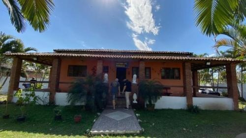 Imagem 1 de 14 de Chácara Murada Com 4 Dormitórios E Piscina, Em Peruíbe