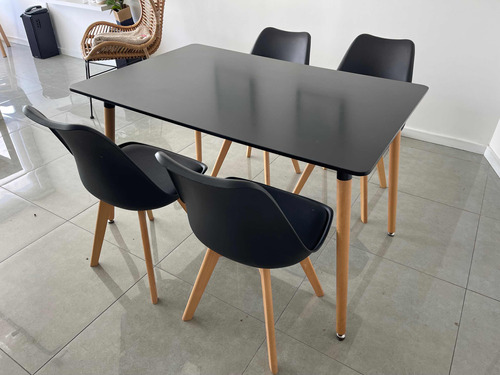 Mesa Eames Negra