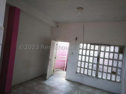 Milangie Cartaya De Renta House Te Presenta Un Cómodo Anexo Ubicado En El Este De Barquisimeto, Cuenta Con Estacionamiento Adicional Diagonal A La Residencia, Acceso Muy Fácil Y Opciones De Transporte