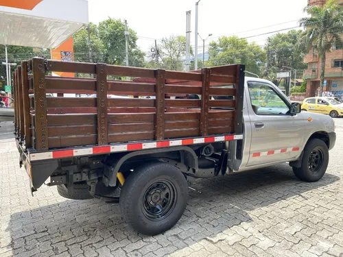 Nissan Np300 Frontier 2.4 Estacas 2013