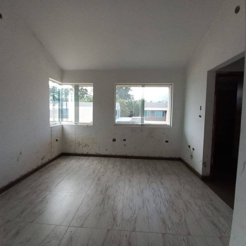 En Venta De Townhouse En Conj. Resd. Casa Verde San Diego Planta 100%