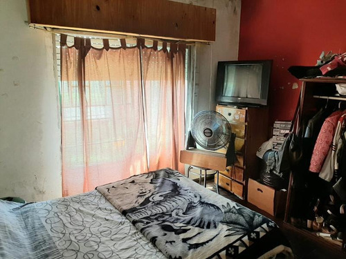 Imagen 7 de 19 de Moron! Casa En Lote Propio Con Departamento De Tres Ambientes Al Fondo.