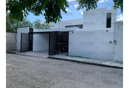 Amplia Casa En Venta Ubicada En Dzityá