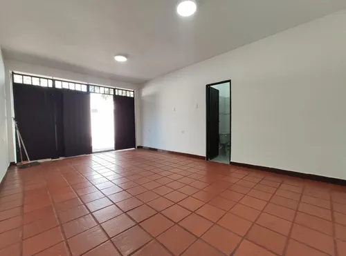 Local En Arriendo En San Martin. Cod A26334