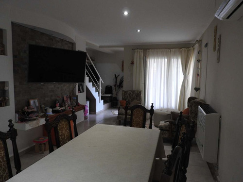 Casa Tipo Dúplex En Hnos D´adam N°975, Procrear