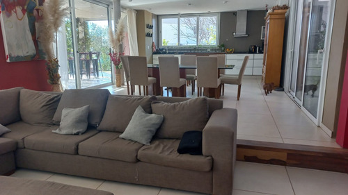 Vendo. La Mejor Casa De Bª Jardín Inglés - Valle Escondido. 3d 3b