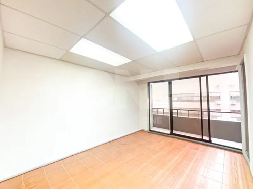Venta Oficina  Metro P. Valdivia  2 Priv 2 Baños