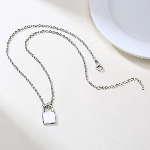Imagem 2 de 5 de Colar Feminino Com Pingente Mini Cadeado
