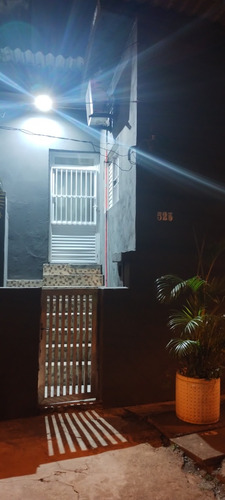 Casa 2 Dormitórios, 1 Suíte.