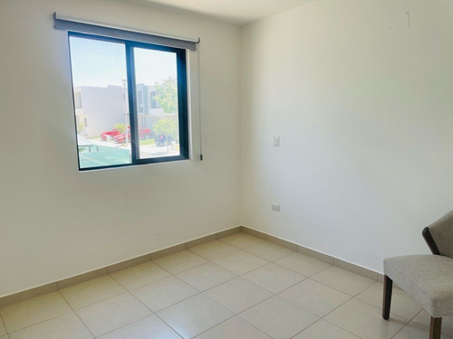 Casa En Renta En Codominio Alhandra, Zakia, Querétaro 3 Rec, 12,5k. Gps