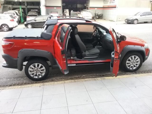 Imagem 5 de 8 de Fiat Strada Adv. 1.8 16v Dualogic Flex Cd