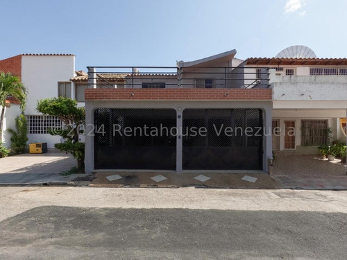 Rah Lara Vende Amplia Casa Duplex En  Zona Este De Barquisimeto-lara