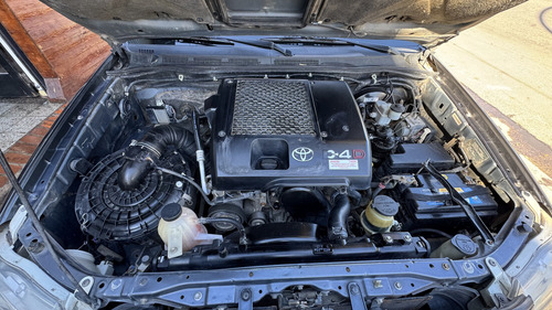 Vendo Mi Hilux Sr 4x4 Muy Buen Estado General Con Varios Acc