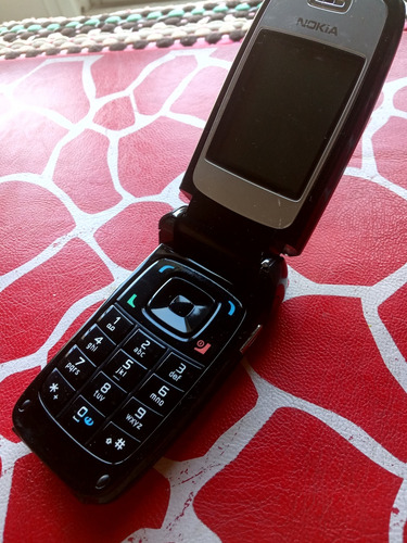 Imagen 3 de 3 de 2 Celulares Modelos Viejos Para Decoración O Vidrieras .