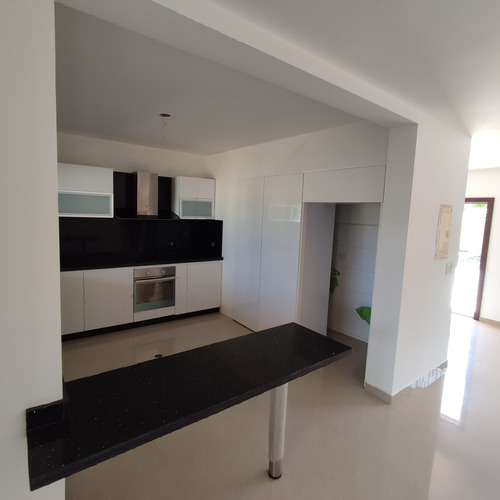 Imagen 2 de 18 de Se Alquila Fijo Townhouse Duplex Urbanizacion Brisas De San Miguel