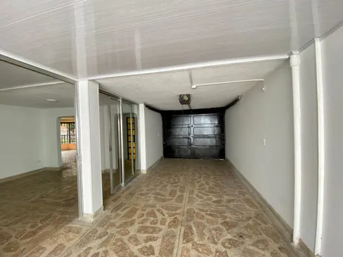 Casa-local En Arriendo En Medellín - Los Colores Cod 64109
