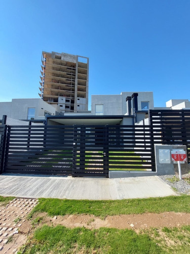 Imagen 22 de 26 de Vendo Duplex Miradores De Manantiales Ii 3 Dormitorios Patio Cochera Doble Seg