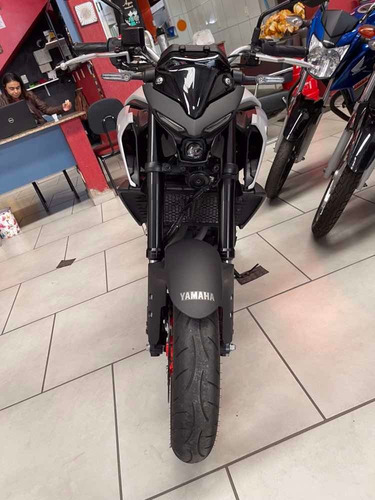 Imagem 3 de 8 de Yamaha Mt-03