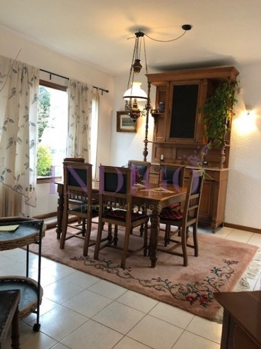 Muy Buena Casa En Venta En La Zona Mas Linda De Playa Mansa.- Ref: 409