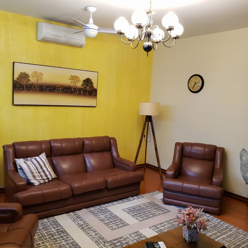 Casa Ampla Com Grande Área No Centro