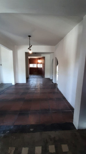 Imagen 3 de 30 de Permuta - Casa De 8 Ambientes En Venta - Ituzaingo Norte