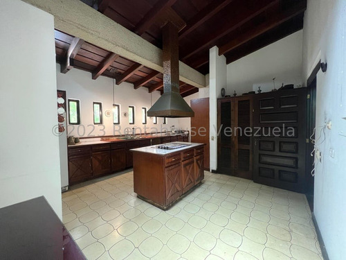 Linda Casa Al Estilo Colonial En Venta En Prados Del Este Yf