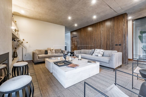 Casa En Venta De 6d/5b En Colina