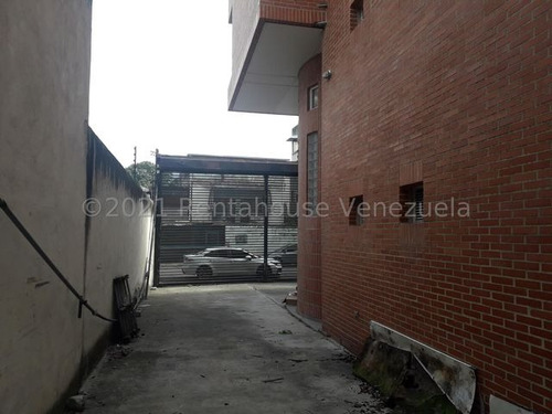 Edificio Para Negocio Construido En Los Chaguaramos Excelente Zona Comercial De Caracas 